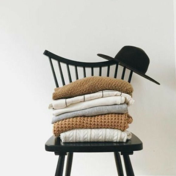 Abercrombie & Fitch Tops - 5 PIECE MYSTERY BUNDLE • RESELLER BUNDLE